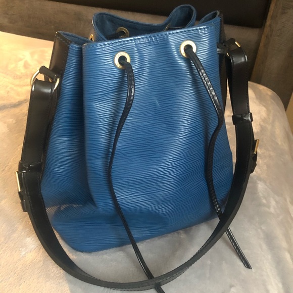LV Epi Noe Petit Blue bucket - Picture 7 of 9